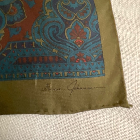 Ginnie Johansen Vintage1989 Floral Print Silk Signed Scarf 10”x60” Made in Japan - Picture 4 of 12
